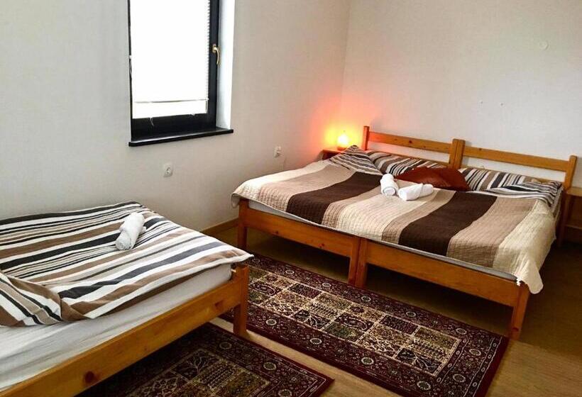 اتاق استاندارد سه نفره, Adventure Farm