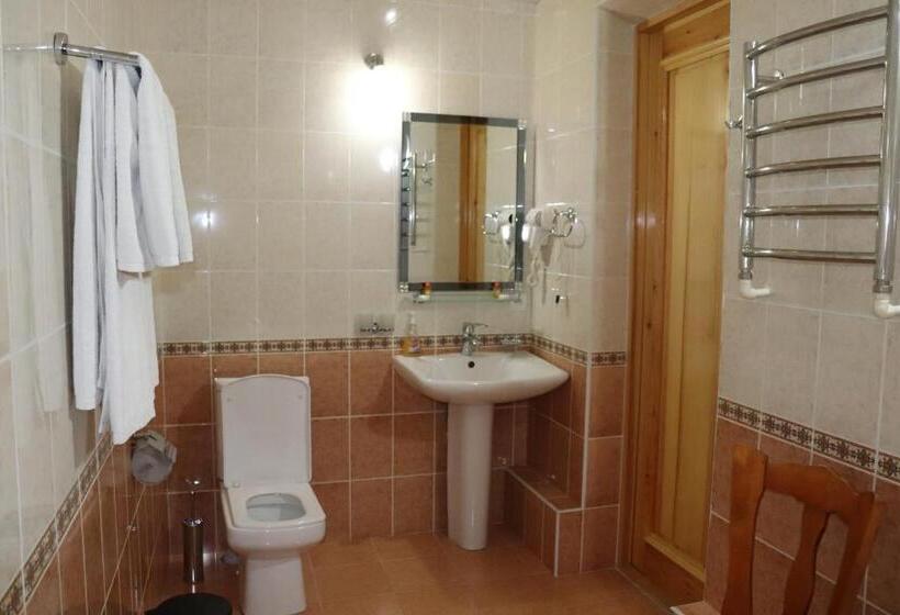 סוויטת ג'וניור, Yangi Sharq