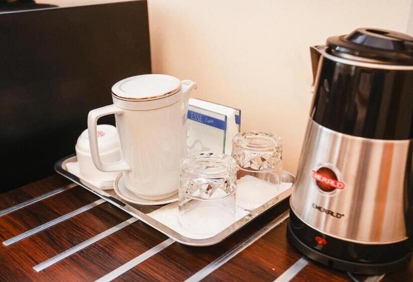 סוויטת ג'וניור, Yangi Sharq