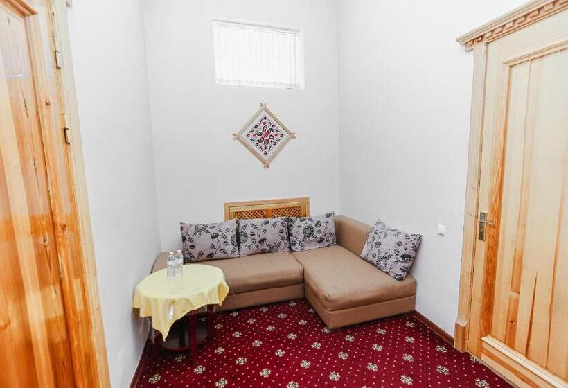 סוויטה, Yangi Sharq