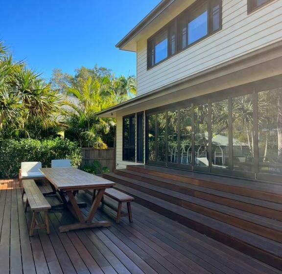 Дом 1 Спальня, Away Guesthouse  Away On Shirley Lane