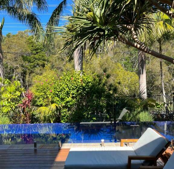 Дом 1 Спальня, Away Guesthouse  Away On Shirley Lane