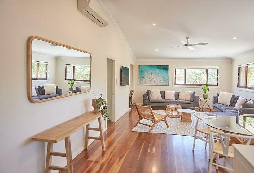 Дом 2 Спальни, Away Guesthouse  Away On Shirley Lane