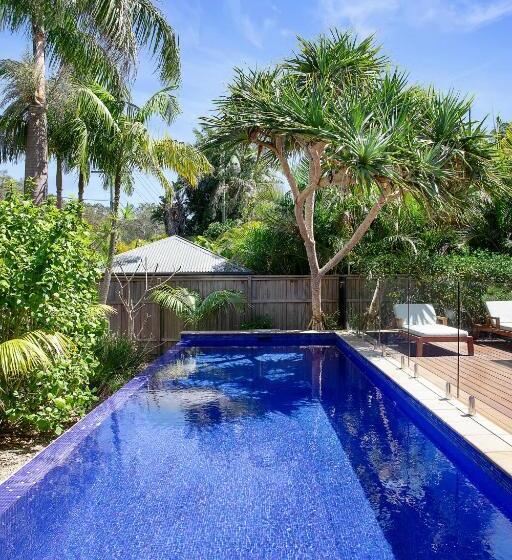 Дом 1 Спальня, Away Guesthouse  Away On Shirley Lane