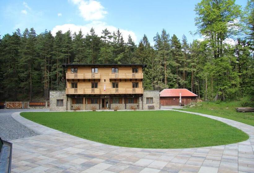 침실 2개 아파트, Dum Bratri Capku