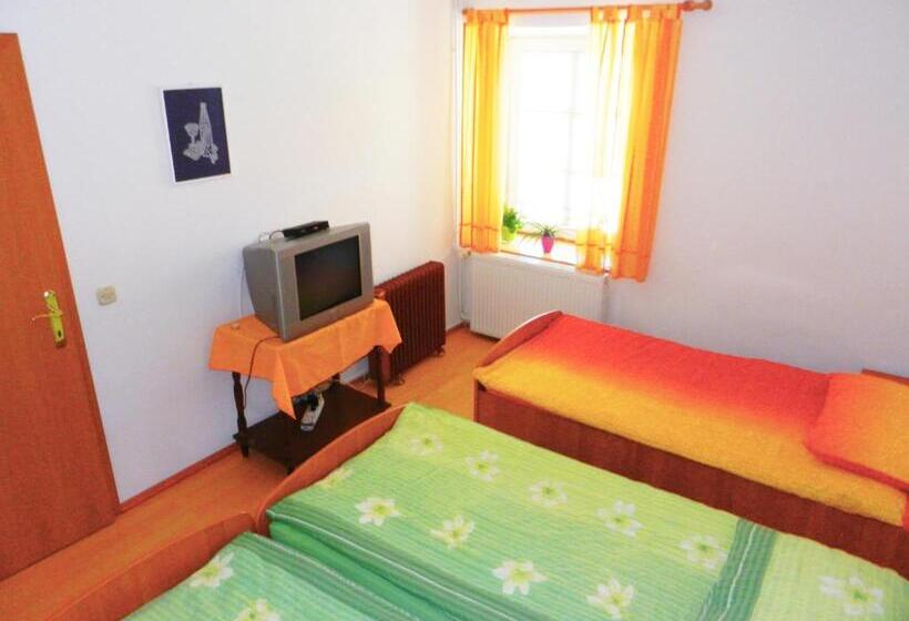 اتاق استاندارد سه نفره, Gostilna Stara Pošta