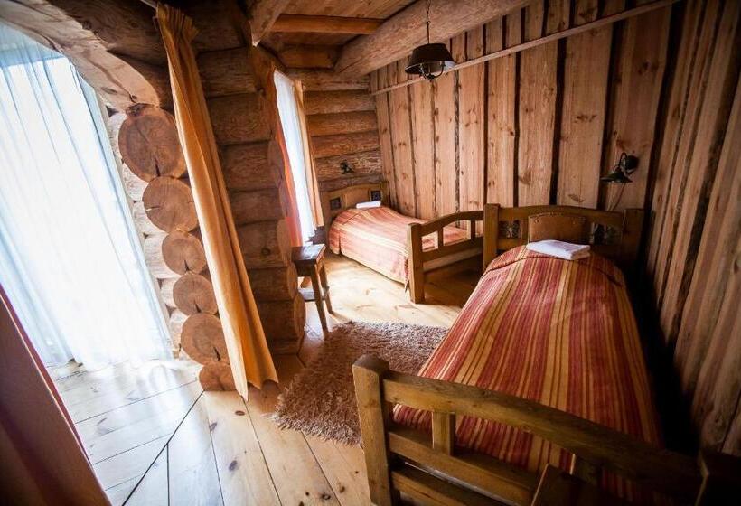 Quarto Triplo Estandar Banheiro Compartilhado, Greete Motel