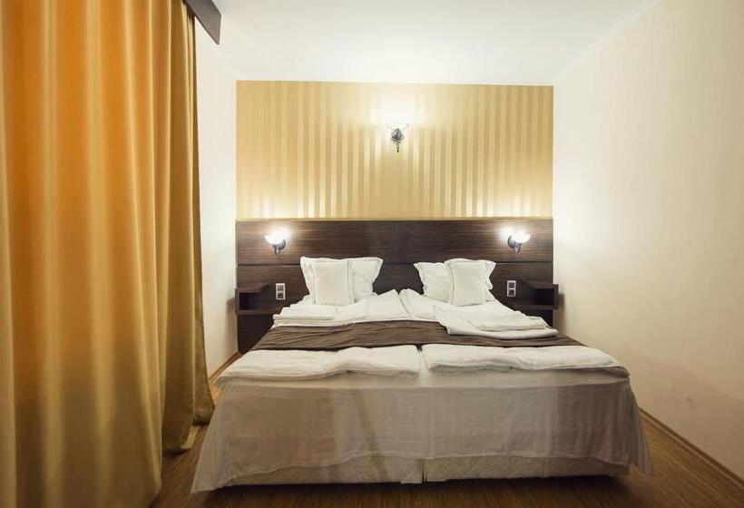 스탠다드 스튜디오, Family Hotel Hebar