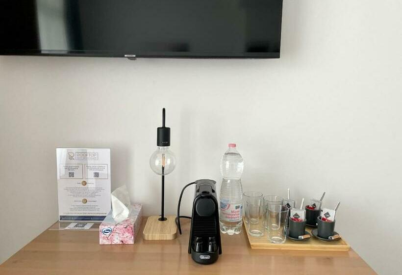 اتاق اجرایی, Rooftop City Residence With Deep Garage