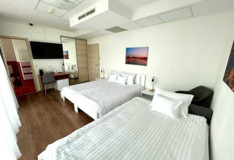 اتاق اجرایی, Rooftop City Residence With Deep Garage