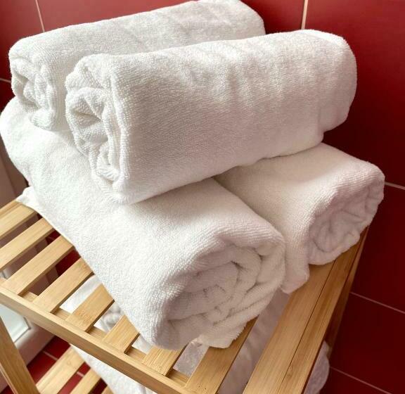 اتاق لوکس با چشمانداز شهر, Rooftop City Residence With Deep Garage