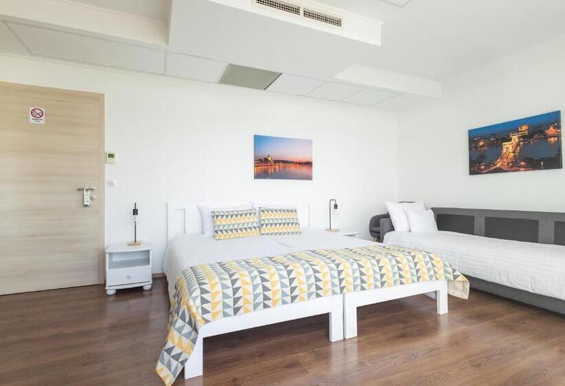 اتاق اجرایی, Rooftop City Residence With Deep Garage