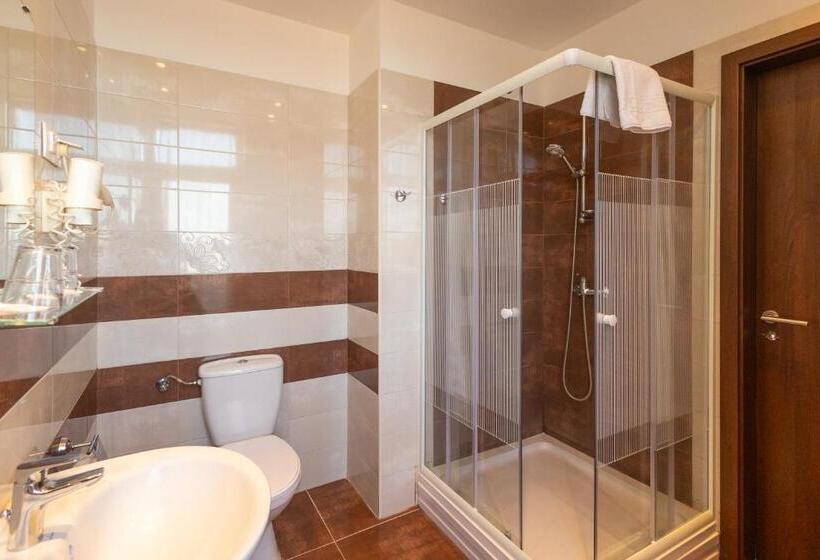 اتاق لوکس با چشمانداز شهر, Rooftop City Residence With Deep Garage