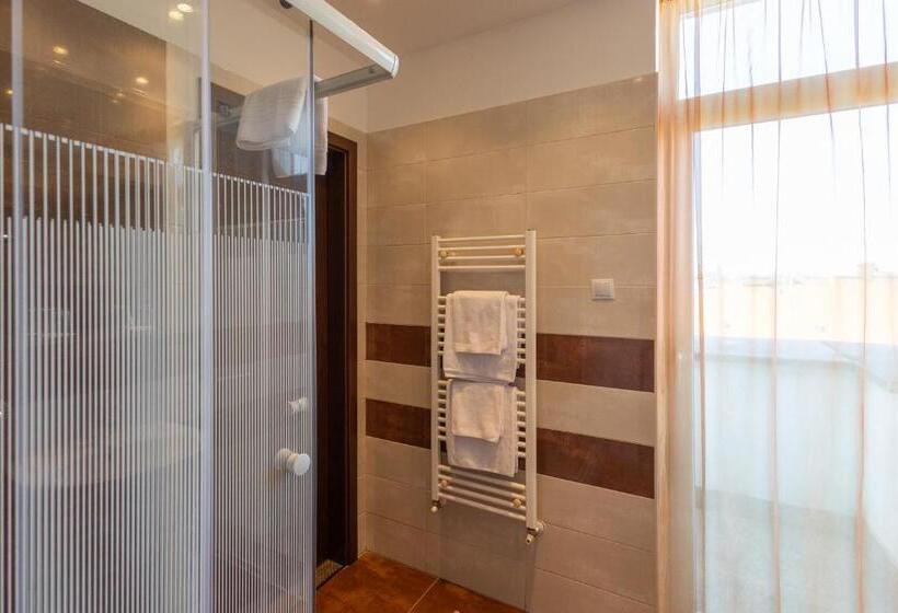 اتاق لوکس با چشمانداز شهر, Rooftop City Residence With Deep Garage