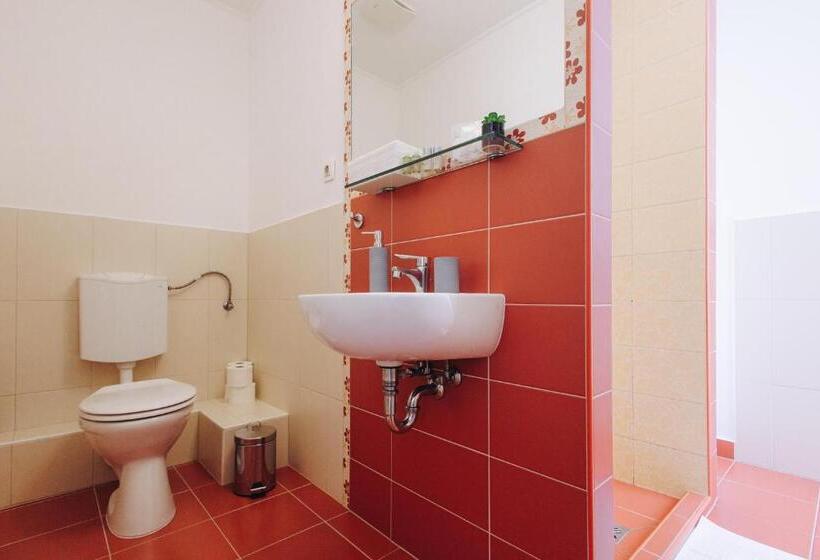 اتاق لوکس با چشمانداز شهر, Rooftop City Residence With Deep Garage