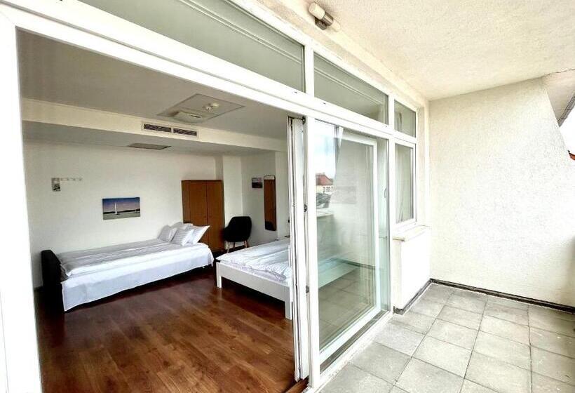 اتاق خانوادگی, Rooftop City Residence With Deep Garage