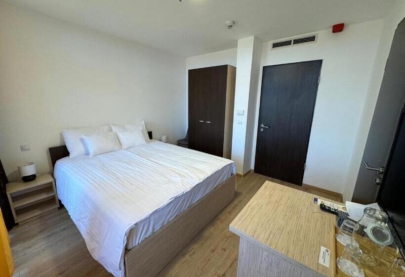 اتاق استاندارد با بالکن, Rooftop City Residence With Deep Garage