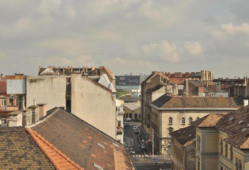 اتاق لوکس با چشمانداز شهر, Rooftop City Residence With Deep Garage