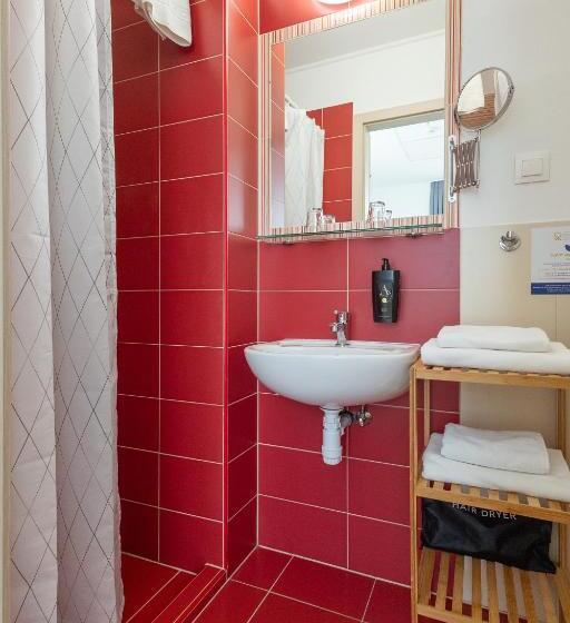 اتاق لوکس با چشمانداز شهر, Rooftop City Residence With Deep Garage