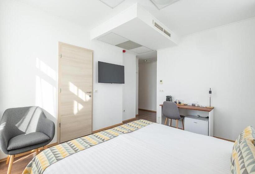 اتاق لوکس با چشمانداز شهر, Rooftop City Residence With Deep Garage