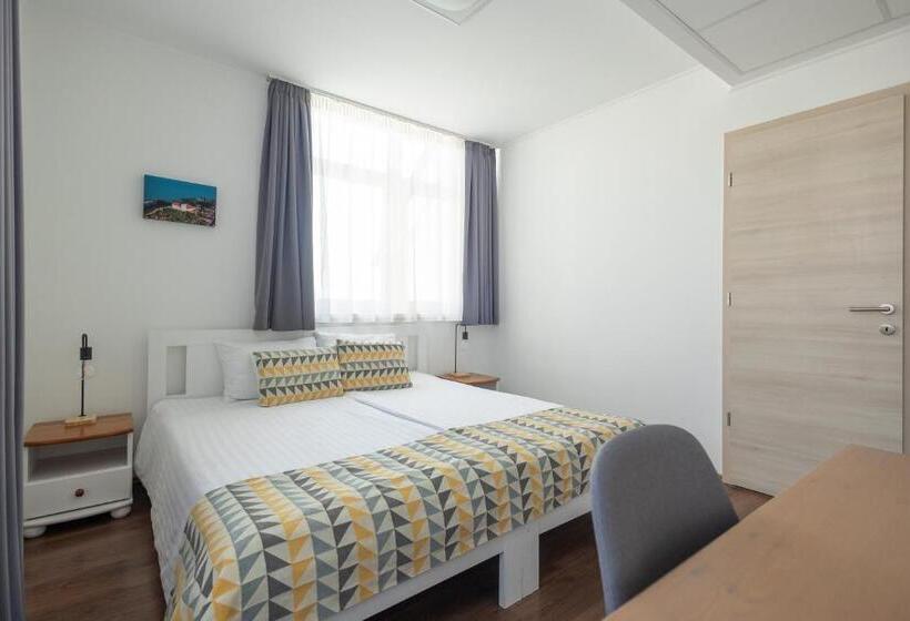 اتاق لوکس با چشمانداز شهر, Rooftop City Residence With Deep Garage