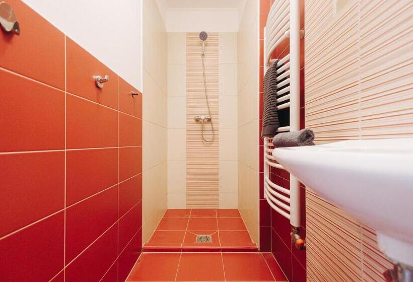 اتاق لوکس با چشمانداز شهر, Rooftop City Residence With Deep Garage