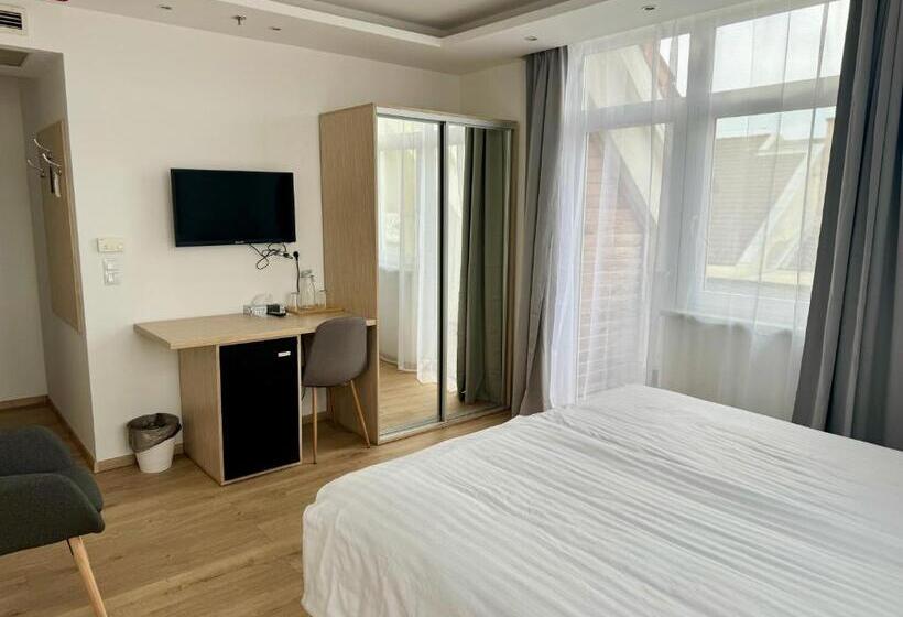 اتاق لوکس با چشمانداز شهر, Rooftop City Residence With Deep Garage