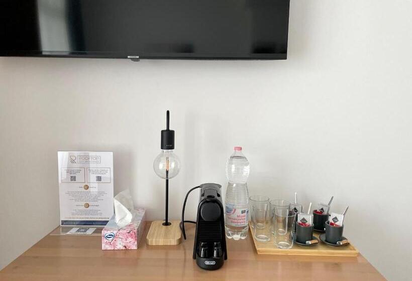 اتاق خانوادگی, Rooftop City Residence With Deep Garage