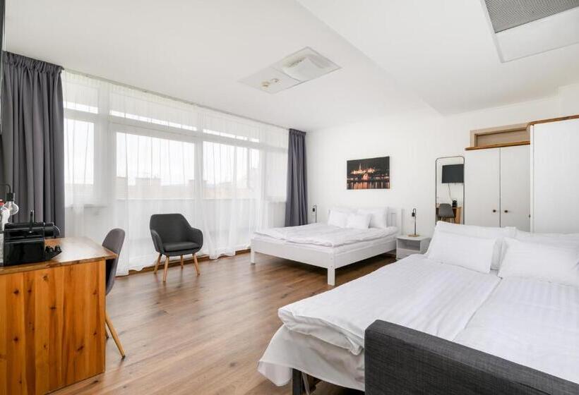 اتاق خانوادگی, Rooftop City Residence With Deep Garage