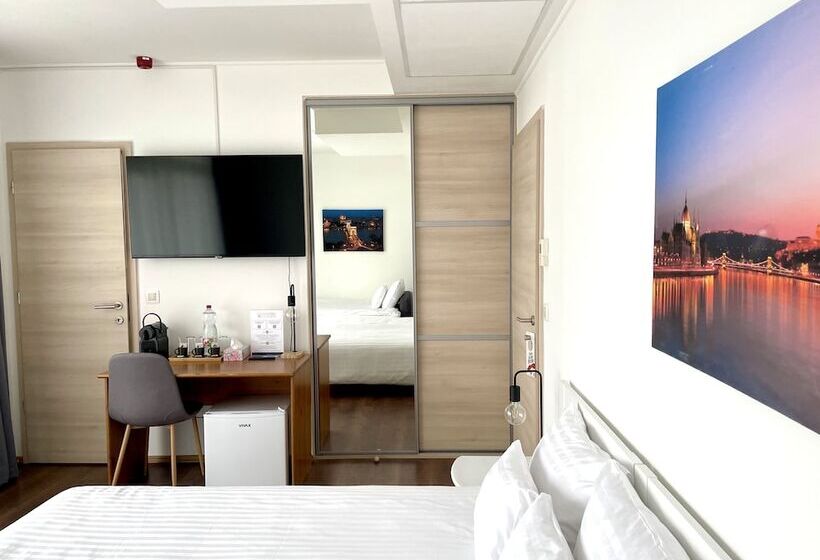 اتاق اجرایی, Rooftop City Residence With Deep Garage