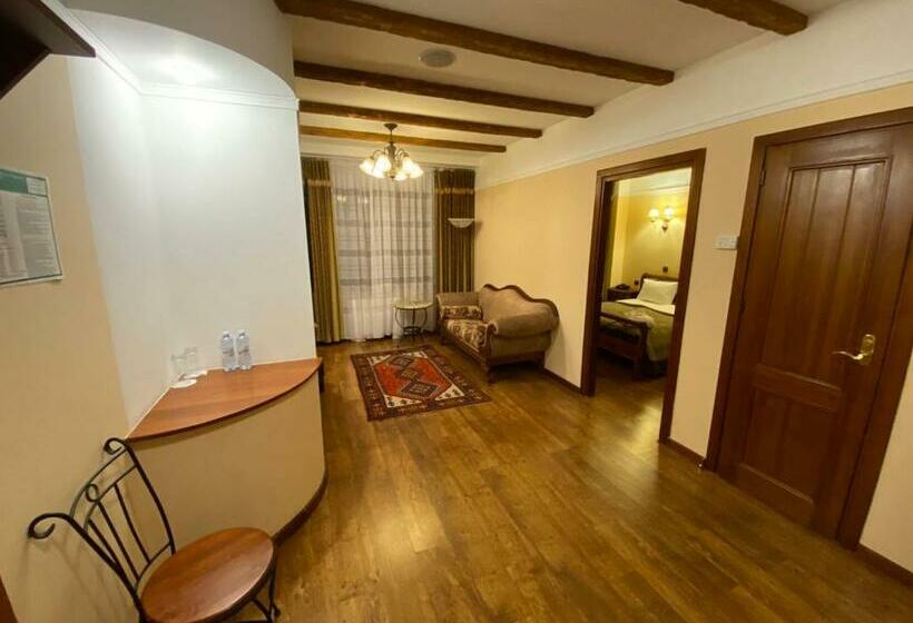 سوییت جونیور, Park Hotel Kokshetau