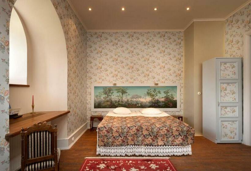 اتاق استاندارد, Laitse Castle