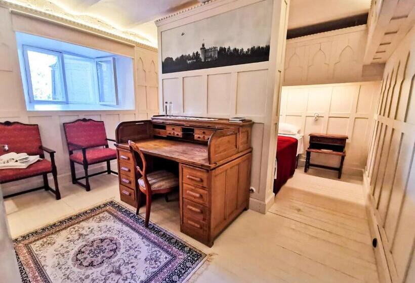 اتاق لوکس, Laitse Castle