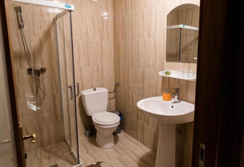 2 Bedroom Suite with Balcony, Pensiunea Casa Bunicilor