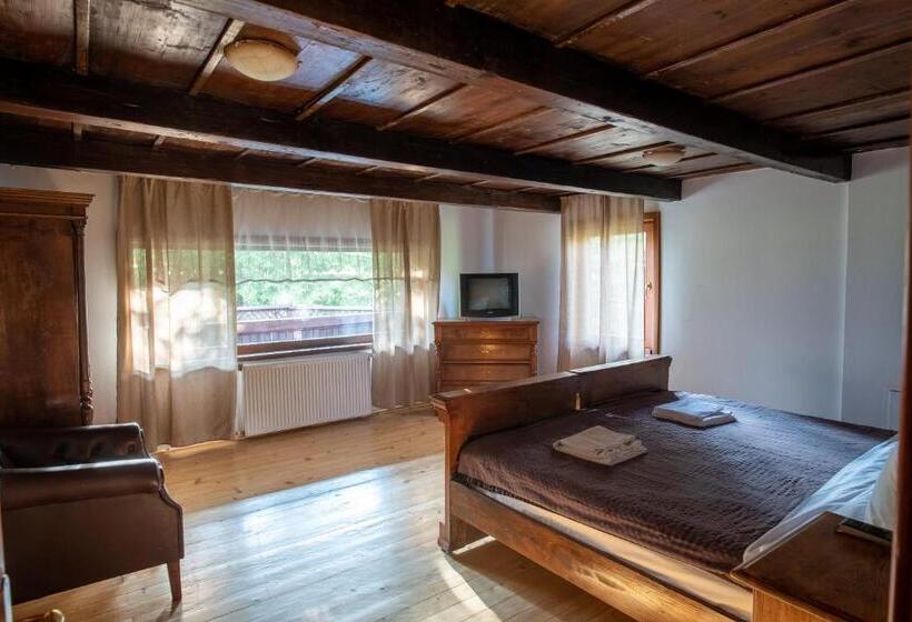 2 Bedroom Suite with Balcony, Pensiunea Casa Bunicilor