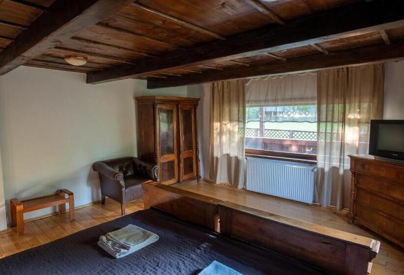 2 Bedroom Suite with Balcony, Pensiunea Casa Bunicilor