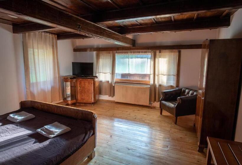 2 Bedroom Suite with Balcony, Pensiunea Casa Bunicilor