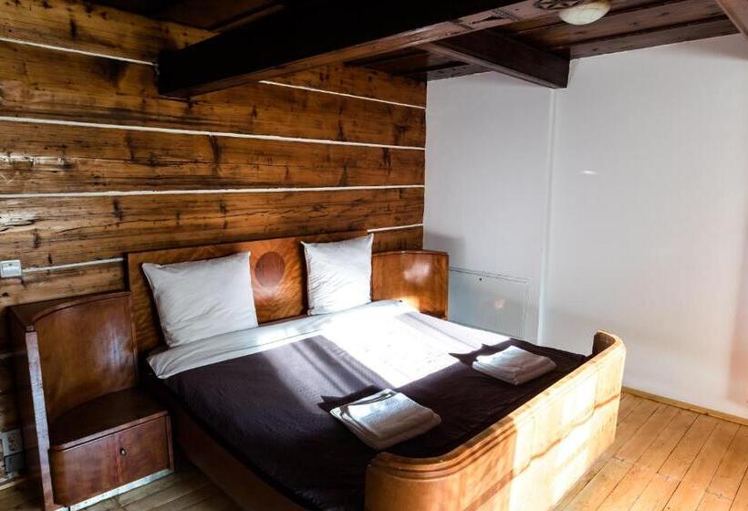 2 Bedroom Suite with Balcony, Pensiunea Casa Bunicilor