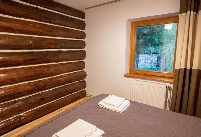 2 Bedroom Suite with Balcony, Pensiunea Casa Bunicilor