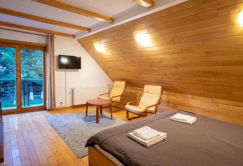 2 Bedroom Suite with Balcony, Pensiunea Casa Bunicilor