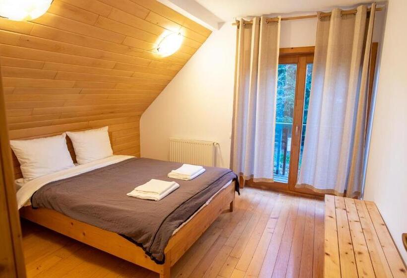 2 Bedroom Suite with Balcony, Pensiunea Casa Bunicilor