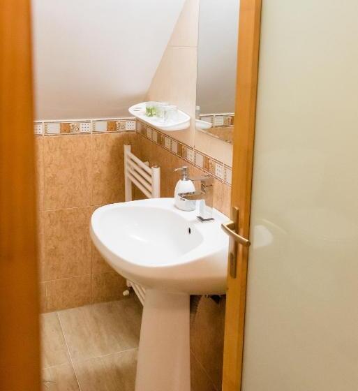 2 Bedroom Suite with Balcony, Pensiunea Casa Bunicilor