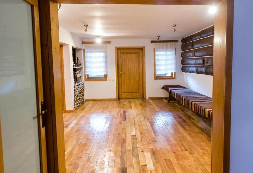 2 Bedroom Suite with Balcony, Pensiunea Casa Bunicilor