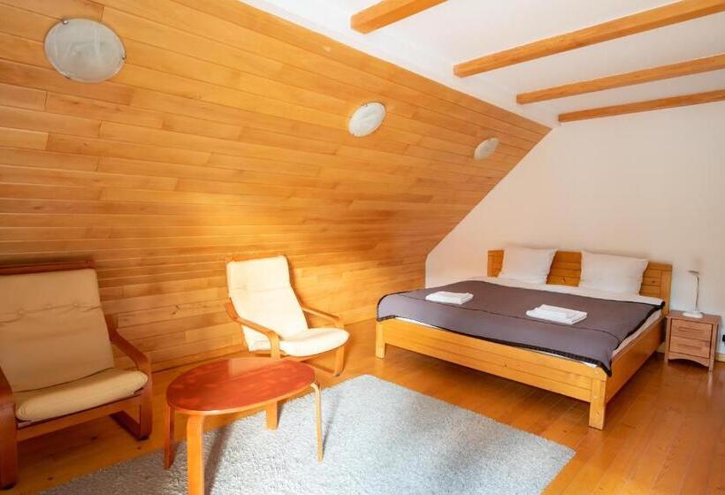 2 Bedroom Suite with Balcony, Pensiunea Casa Bunicilor