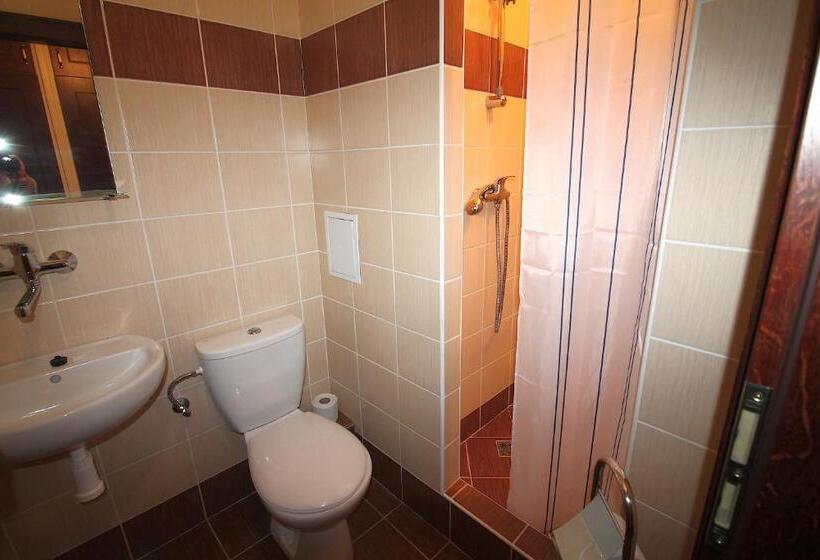 غرفة كلاسيكية ثلاثية, Ový Dům Areál