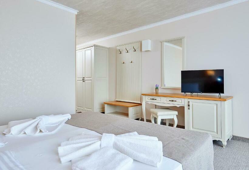 غرفة قياسية مطلّة علي البحر, Neptun