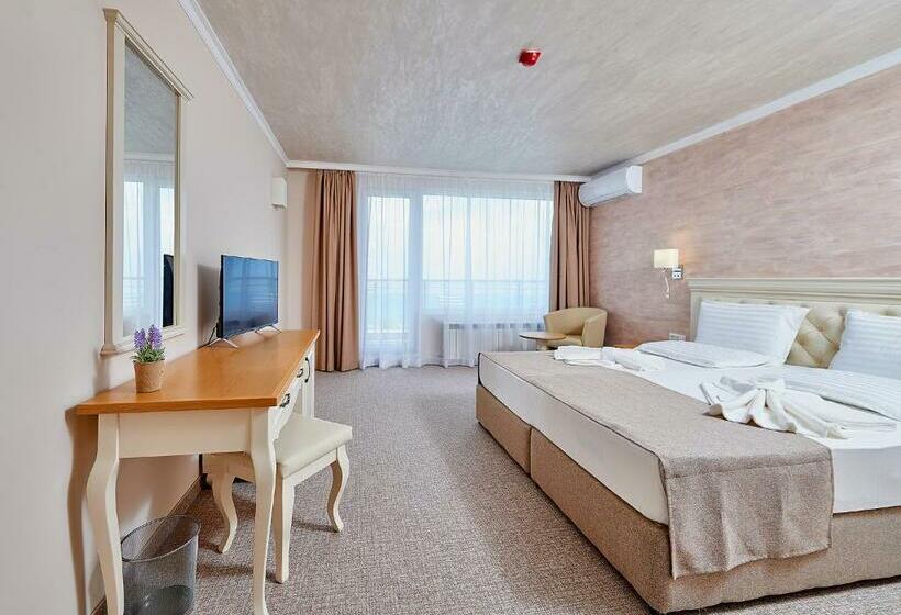 غرفة قياسية مطلّة علي البحر, Neptun