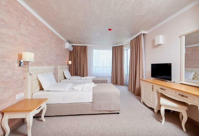 غرفة قياسية مطلّة علي البحر, Neptun