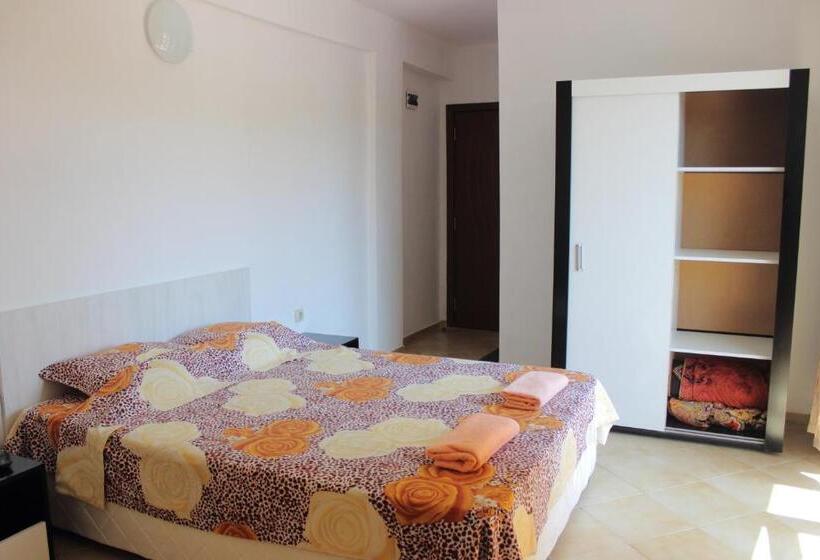 Номер Стандарт Трехместный, Tangra Guest House