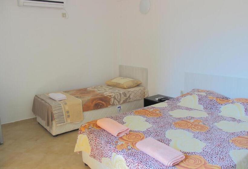 标准三人间, Tangra Guest House